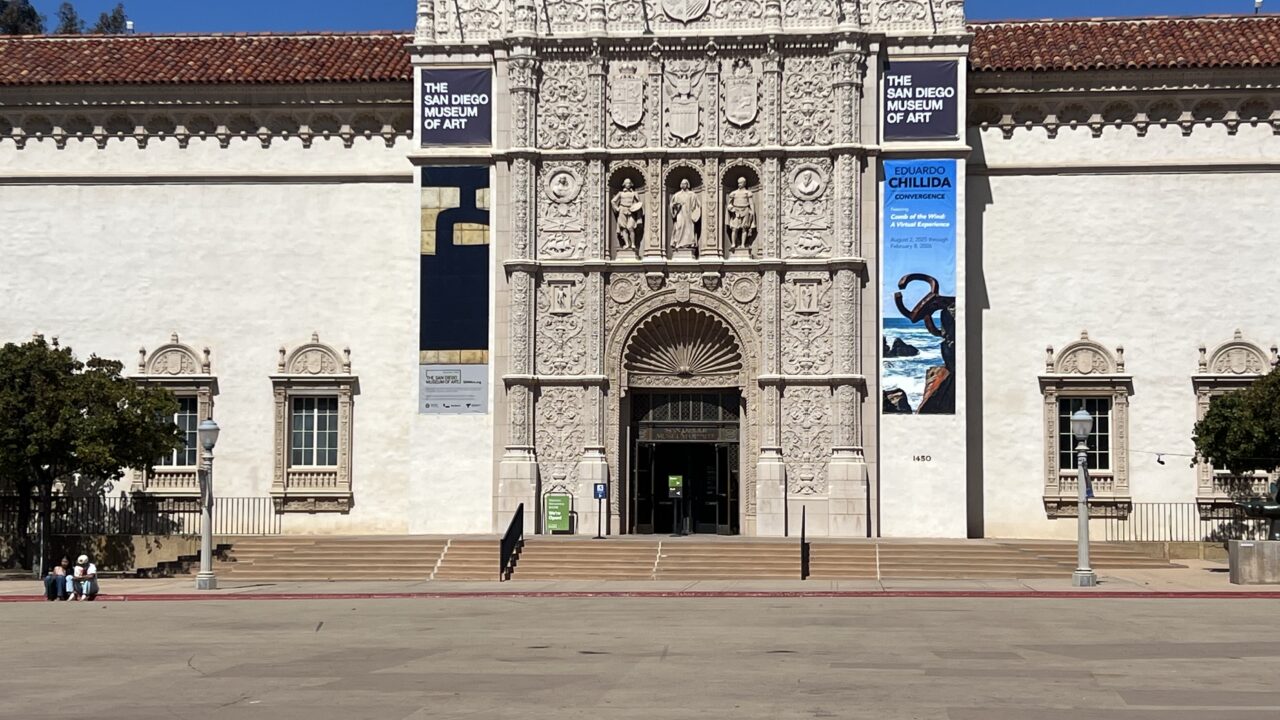 Distinguished Mexican Award recipient Roxana Velasquez unites diverse artists